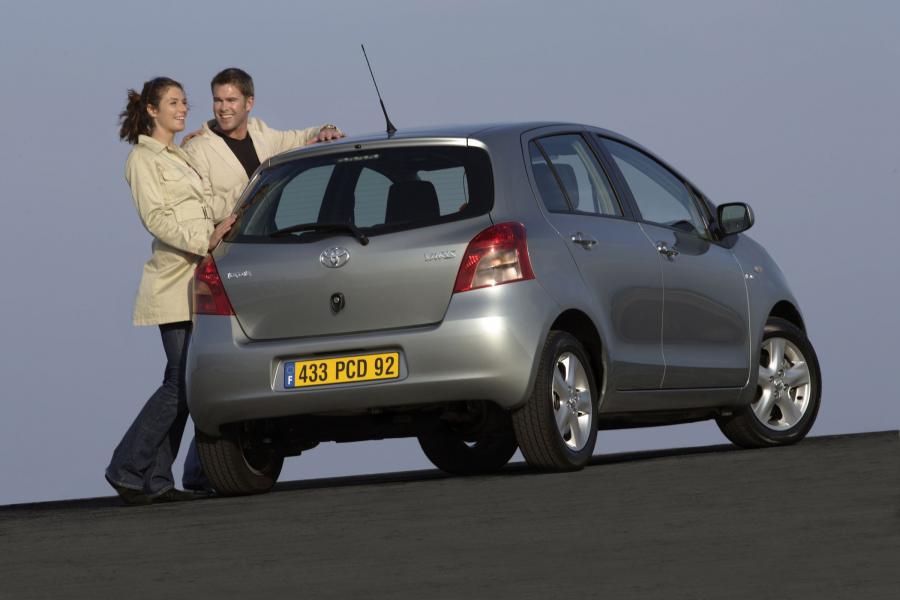  Toyota Yaris 2005 года  (фото 80 из 165)